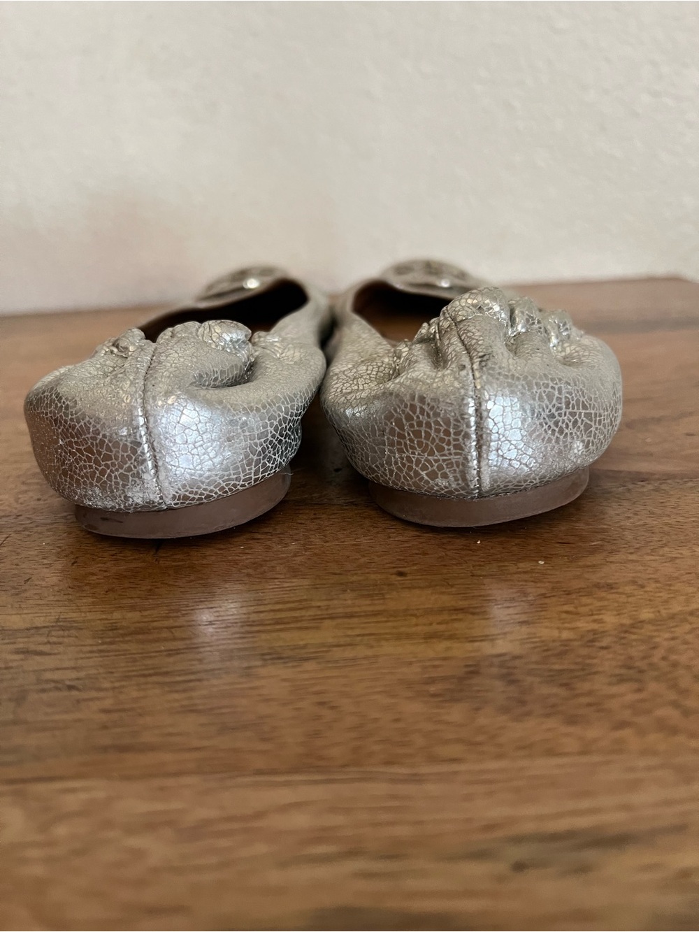 Tory Burch Reva Silver Leather Flats Size 8M - Picture 6 of 13
